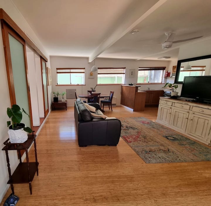 5 min to SEACLIFF BEACH Guesthouses for Rent in Seacliff, South