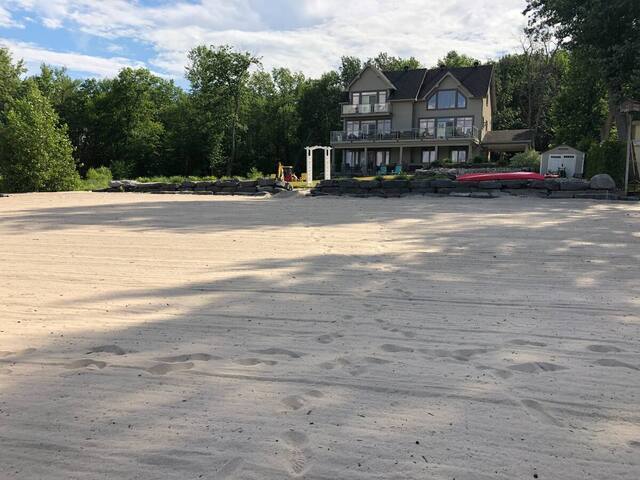Beach Front in Constance Bay with Hot Tub gallery image 5