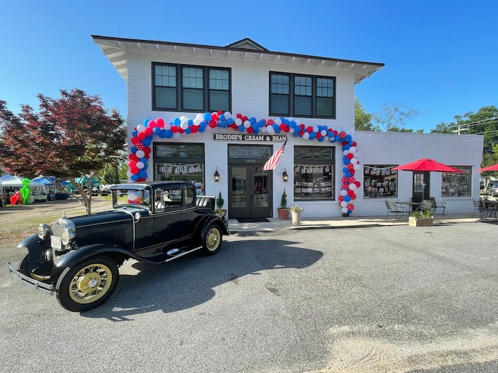 Historic 1927 Home Near Fairhope, Alabama Vacation homes for Rent in