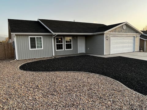 The Phoenix 3 bed/2 bath Short or Long Stays