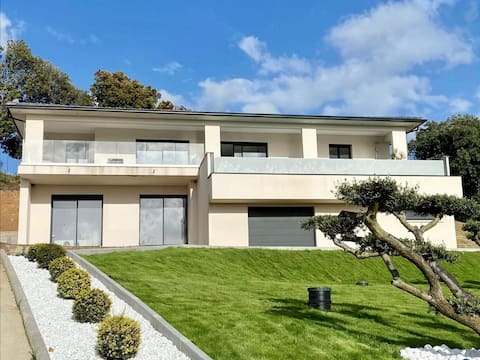 Splendid entire villa between Ajaccio and Porticcio