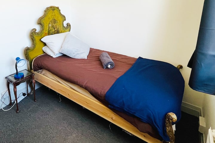 Dhoma e gjumit 3 - Krevat tek