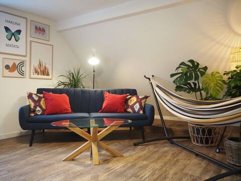 Fully automatic coffee machine, hammock, and Netflix, central