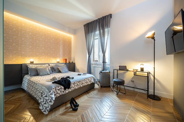 Deuxième chambre avec salle de bain avec douche complète