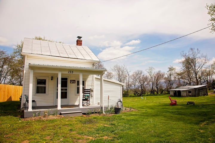 Airbnb cottage hotsell dog friendly