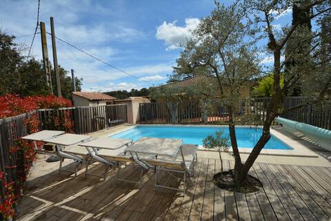 4 bedroom villa with pool and airco