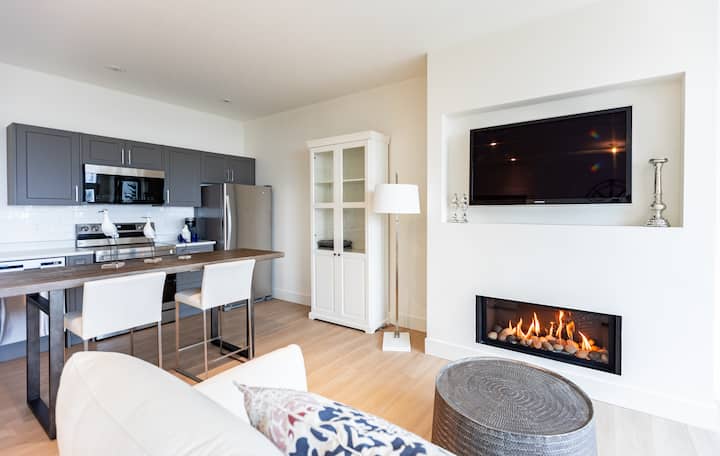 Executive Studio With Ocean & Mountain Views - バンクーバー島