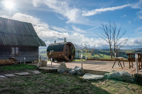 Highlander's Hut for two