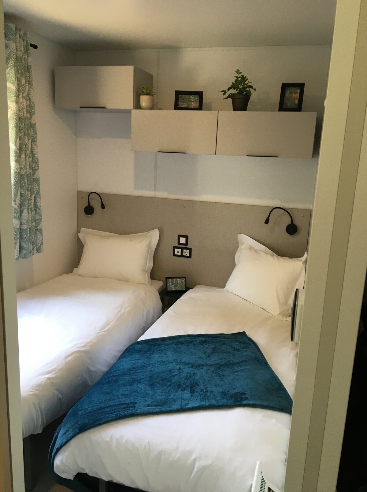 Dy dhoma identike për fëmijë