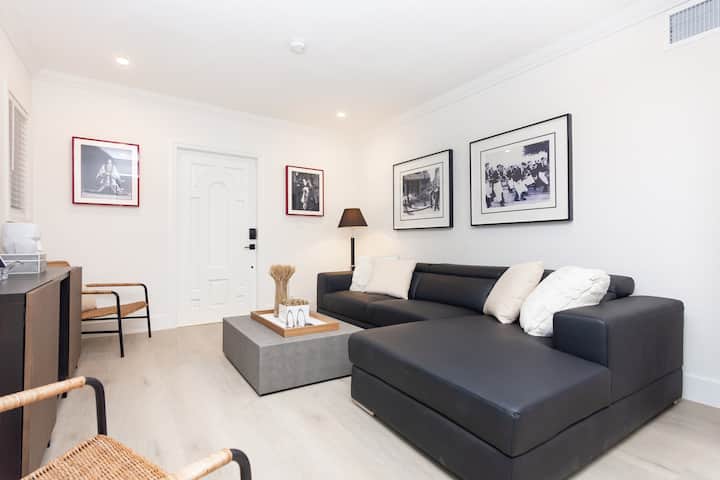 Stylish Newly Renovated 2 Bedroom House - Miami, FL