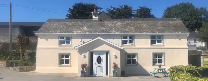 the-old-kennedy-farmhouse-3-bedroom-house-farm-stays-for-rent-in