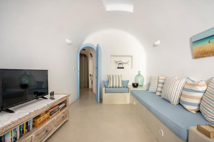 The Painters House - Santorini