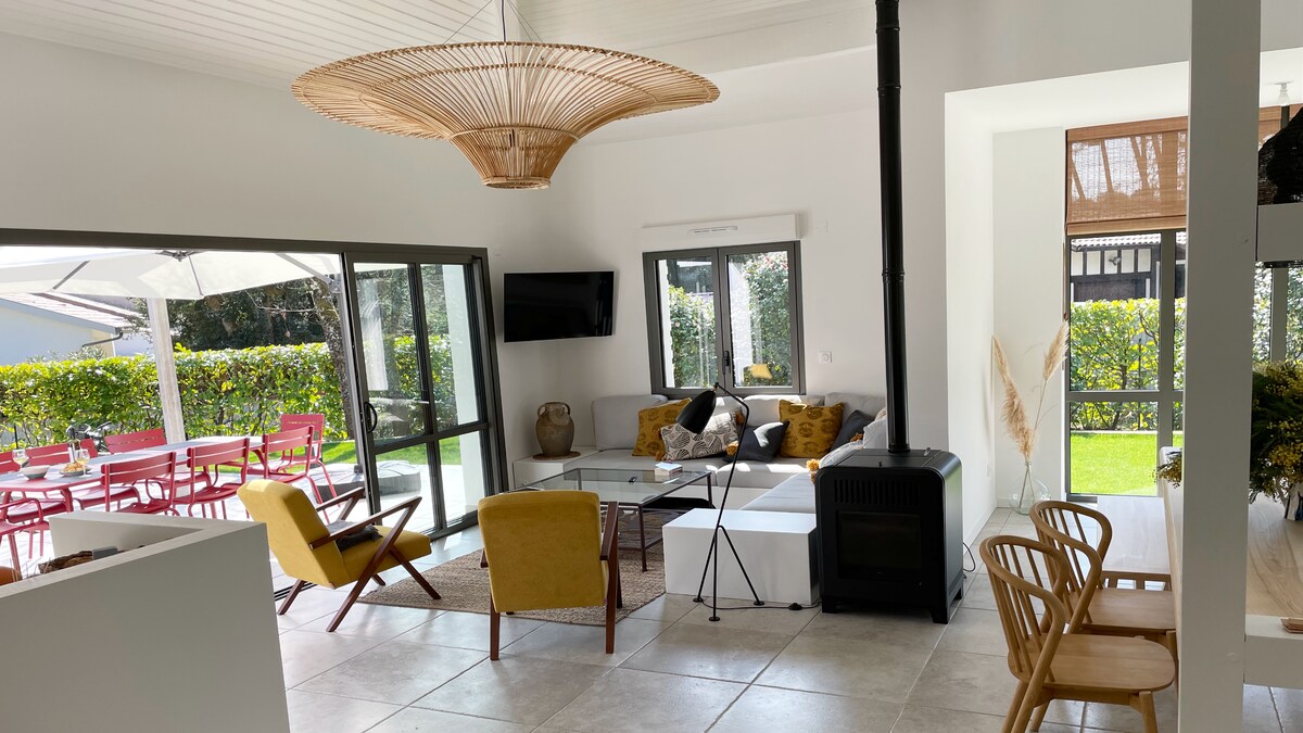 Annonce Airbnb populaire: VILLA with pool near downtown HOSSEGOR à Capbreton