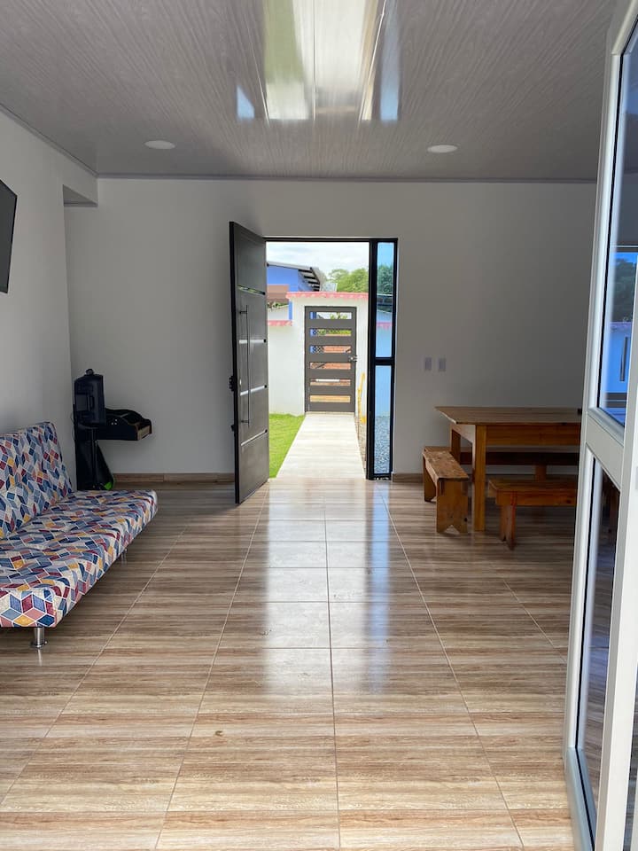 Dhoma e ndenjjes dhe e ngrënies