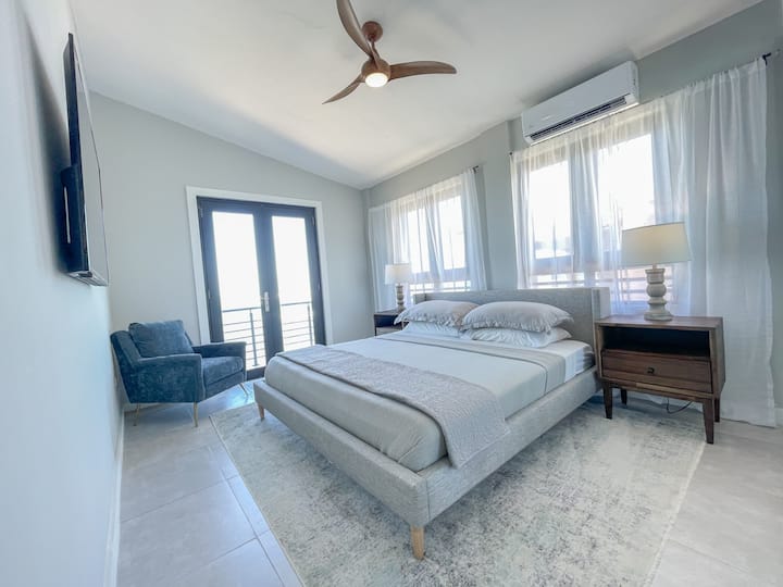 Bedroom 1 , King Bed with Balcony and TV