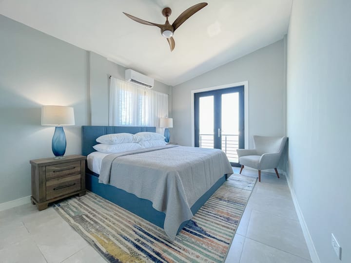Bedroom 2, King Bed with Balcony and Ocean View