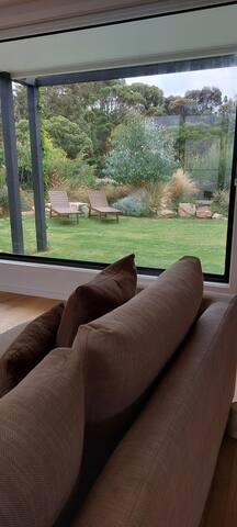 Modern & Spacious Coastal Retreat gallery image 5