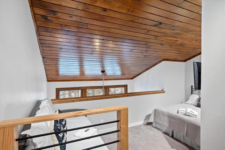 Loft syle მეორე საძინებელი დედოფალი საწოლი პლუს ტყუპი საწოლი trundle.