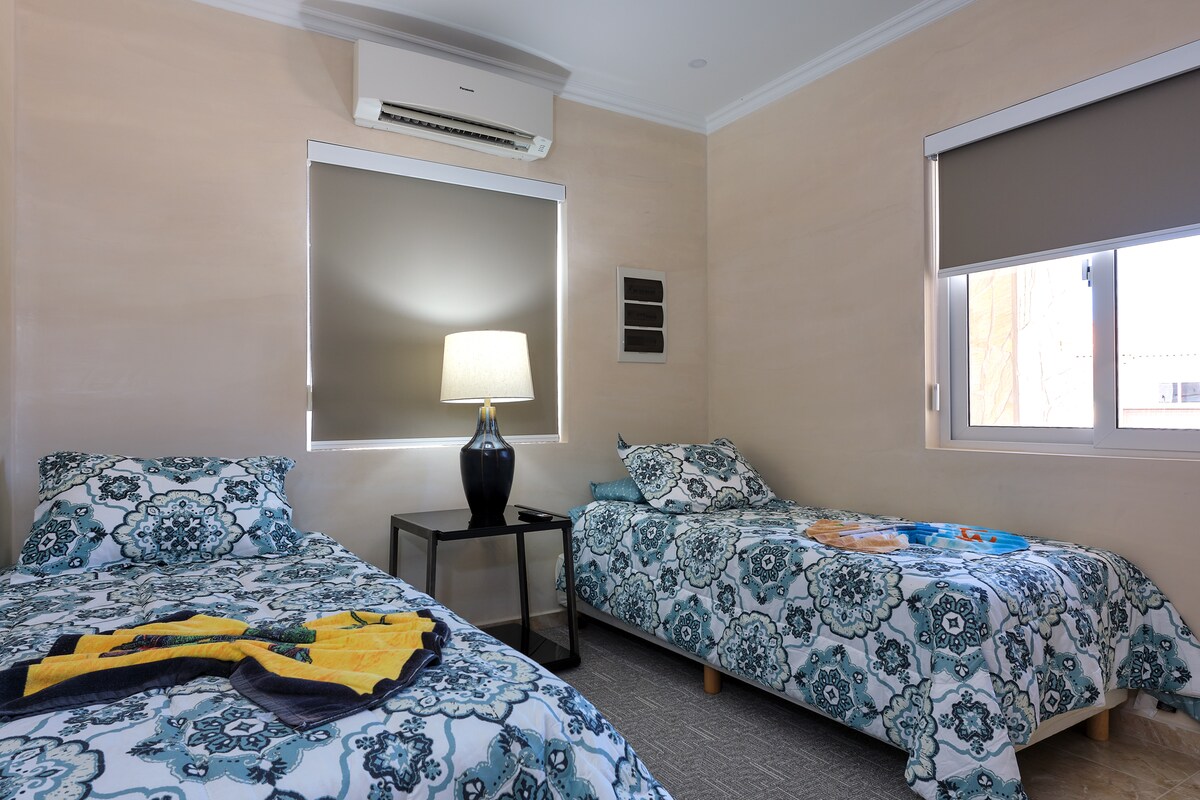 La habitación 3 puede tener dos camas individuales o se puede armar para hacer una cama tamaño king.