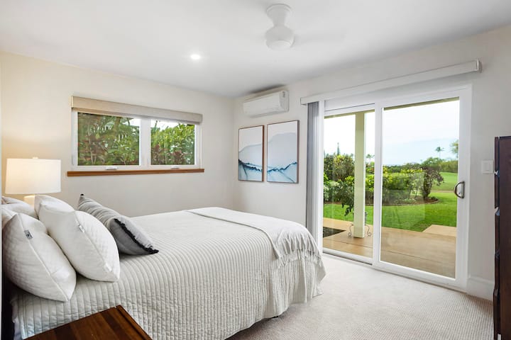 חדר שינה למטה מספר 1 - מיטת קווין סייז, נוף לים, מיזוג אוויר.