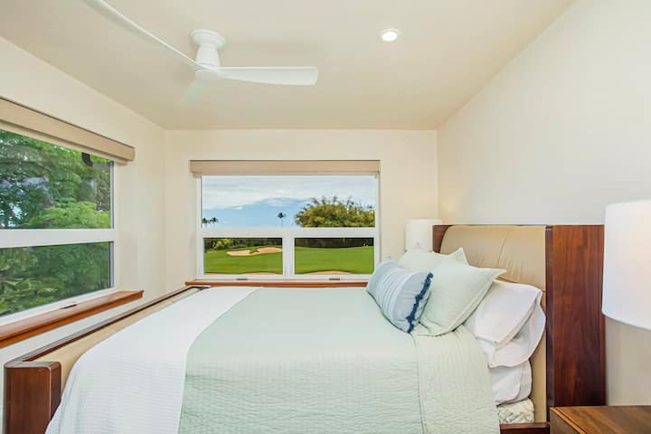 בחדר שינה מס '4 יש מיטת קווין סייז ונוף מדהים לים. 