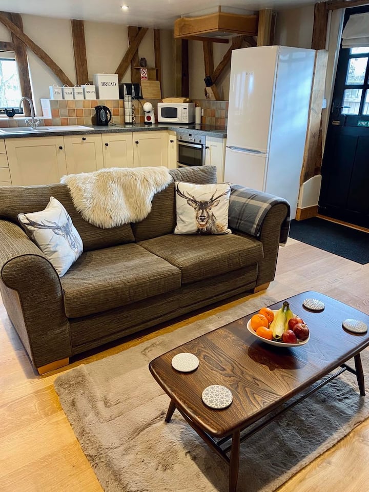 Peaceful, Spacious 1 Bedroom Barn Conversion - Stowmarket