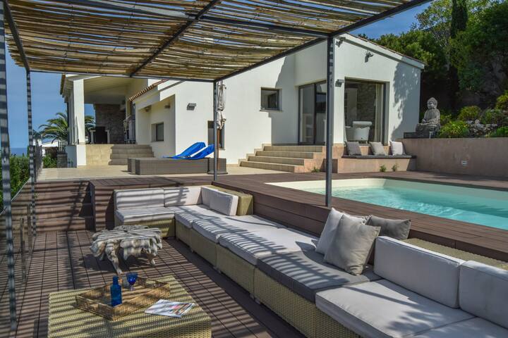 Family holidays in a bright villa with sea views gallery image 3