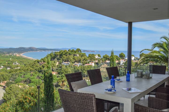 Family holidays in a bright villa with sea views gallery image 5