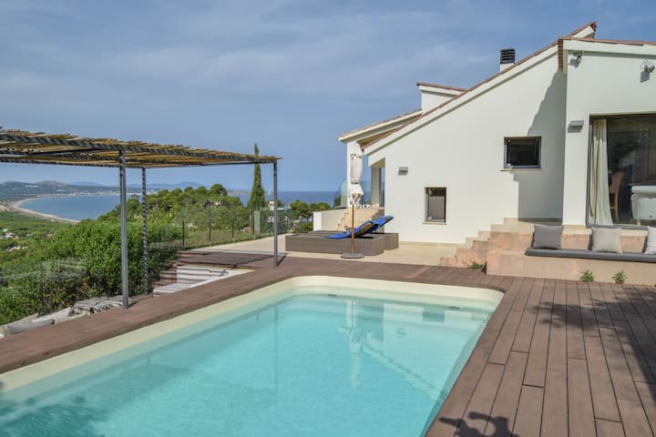 Family holidays in a bright villa with sea views