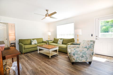 Top Airbnb: Carrie’s Place Wheelchair Accessible, Pet Friendly in Avon