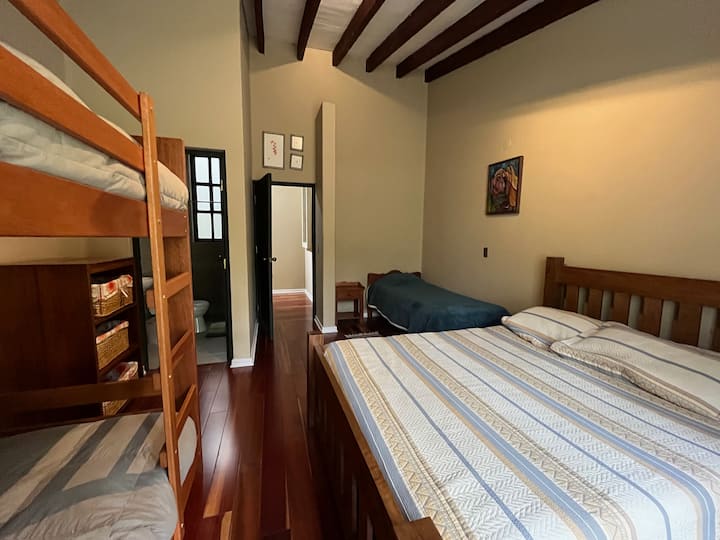 стая 4 : двуетажно легло + двойно легло + единично легло 