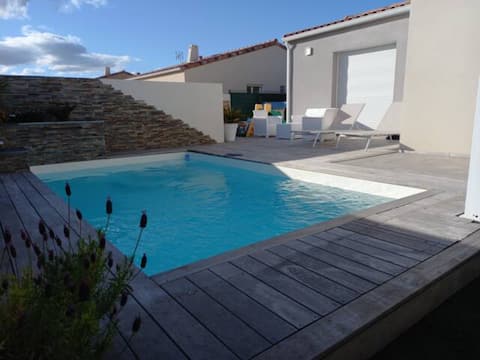Luxury 120 m² villa with heated pool