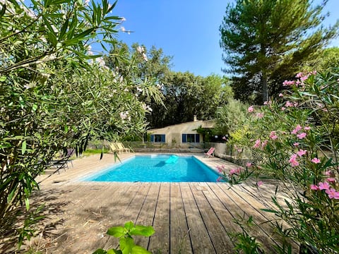 House with pool by the Gardon