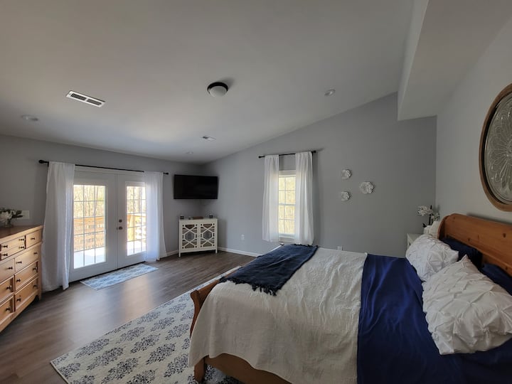 Entire secluded 3 bedroom home , 15 mins from VT Houses for Rent in