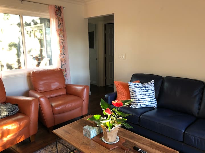 Beautiful 2 Bedroom Bungalow, Near Chapman U - Orange, CA