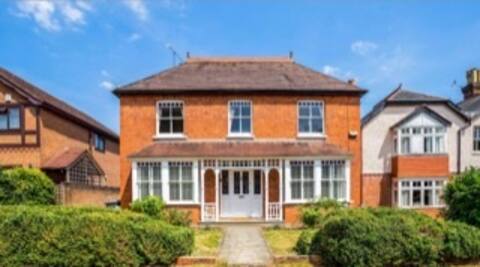 Beautiful Victorian 3 double bedroom family home