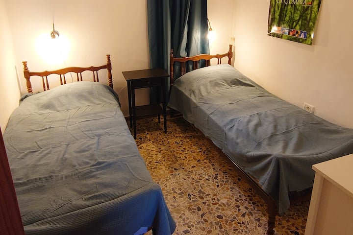 Спалнята с две спални. Скрин вдясно