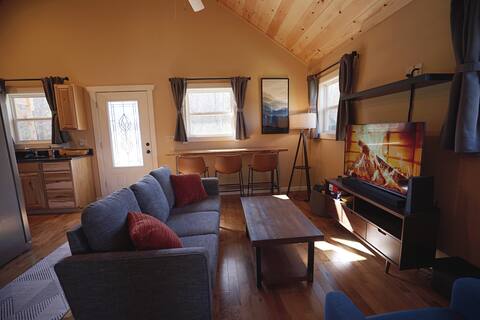 The Alpenglow: Mountain Creek Cabin