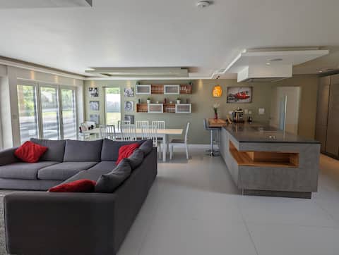 Top Airbnb: Unique, Spacious, Self-Built Eco Home with garden. in Test Valley