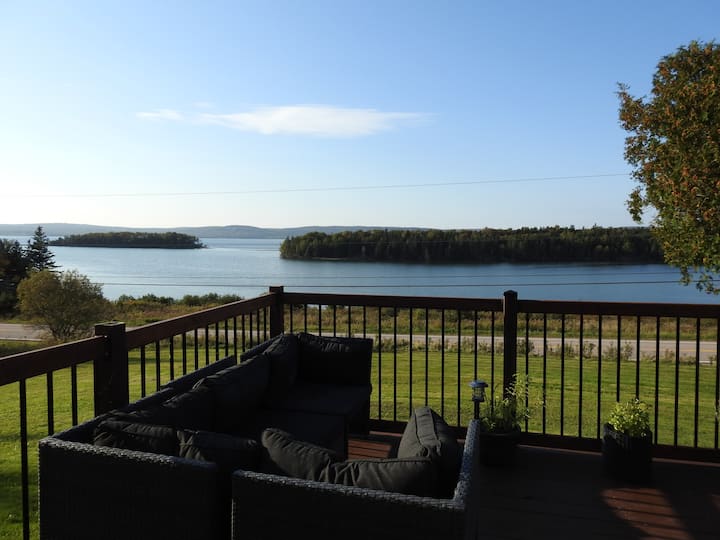 Christmas Island Lakefront Home