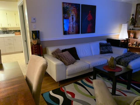 Successful Airbnb property: Quebec City-10 min. from Old Quebec. Ground floor bungalow in Québec