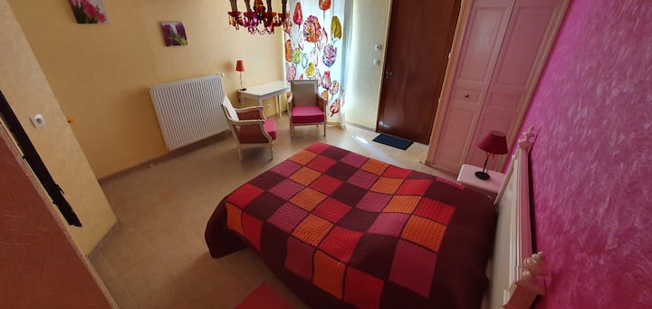 Chumba cha Tulip kwenye ghorofa ya chini.