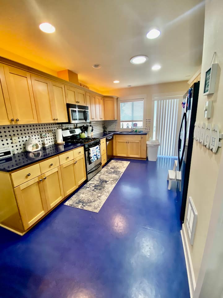 Cozy TownHouse 2 Blocks from the Beach Townhouses for Rent in Lincoln