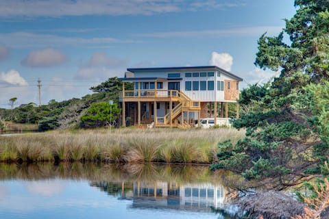 Top Airbnb: BRAND NEW ☀️WATERFRONT 🌊KAYAKS,🛶WALK TO BEACH🏖!! in Hatteras