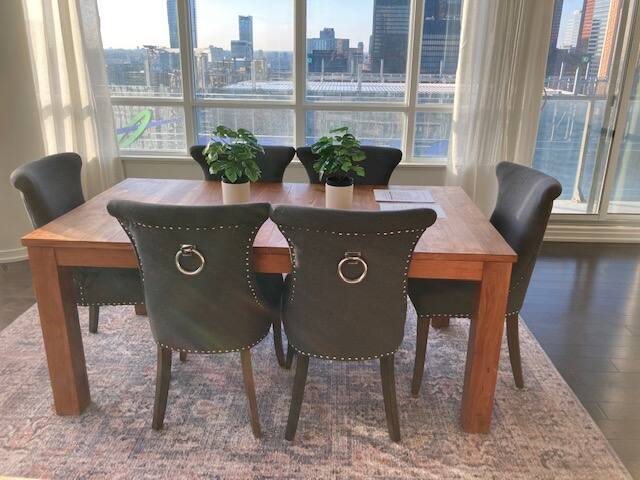 Luxury spacious 2 bed, 2 bath 43rd floor condo gallery image 4