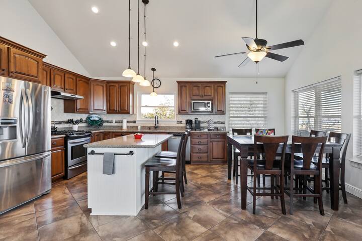 Waterfront! Black Dog Lodge & Fishing Charter gallery image 3