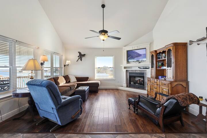 Waterfront! Black Dog Lodge & Fishing Charter gallery image 5