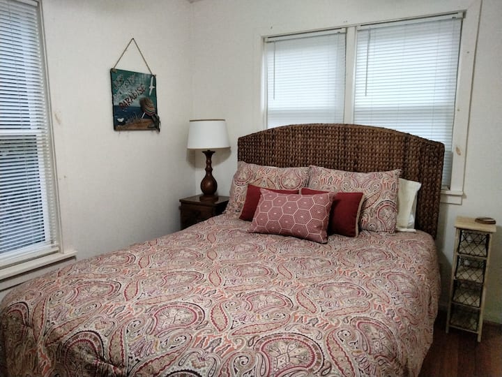 Chambre avec lit Queen Size au niveau principal