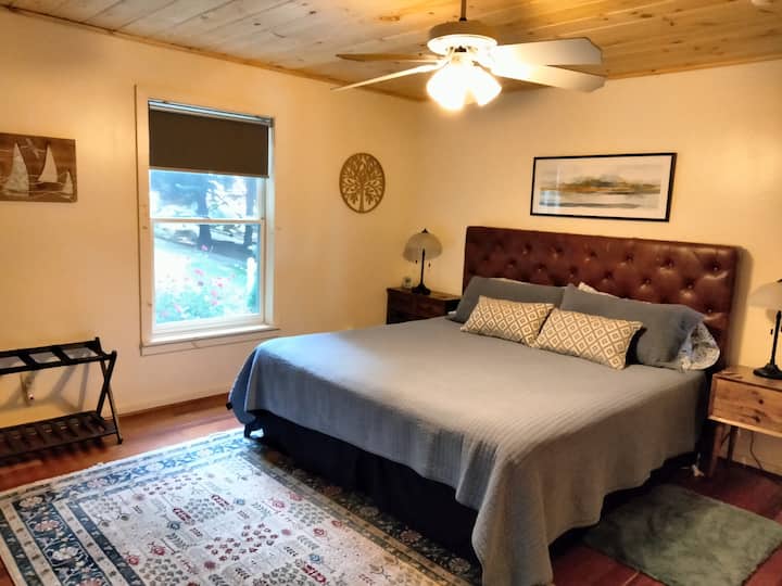 Chambre avec lit King Size au niveau principal