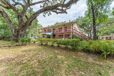 Entire Boutique Hotel...walking distance to river